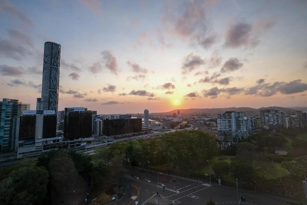 Mercure Brisbane Spring Hill 4*,